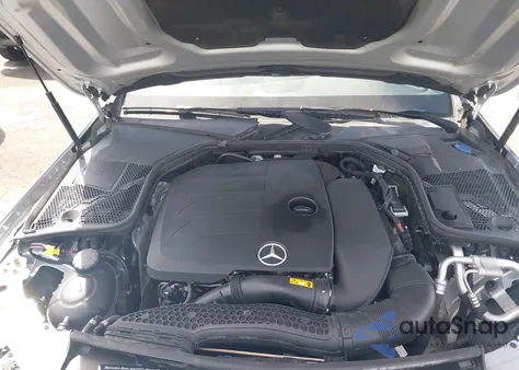 2019 Mercedes-Benz C 300 z USA, uszkodzony, nr VIN 55SWF8DB3KU319429